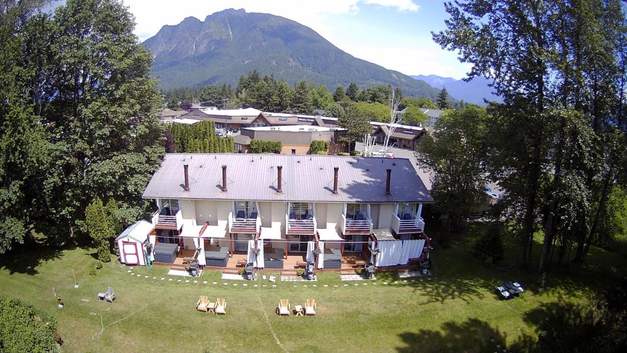 Moon River Suites #3 North Bend Exterior photo